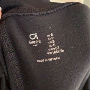 GapFit Capri Leggings